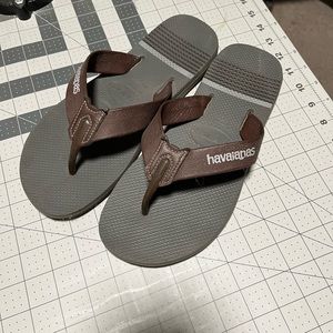 Lightly used Havaianas flip flops